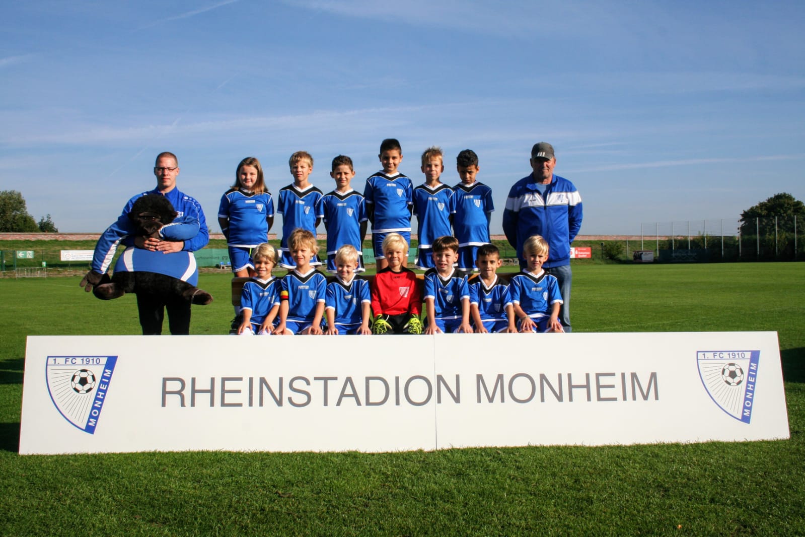 F3 mit Maskottchen