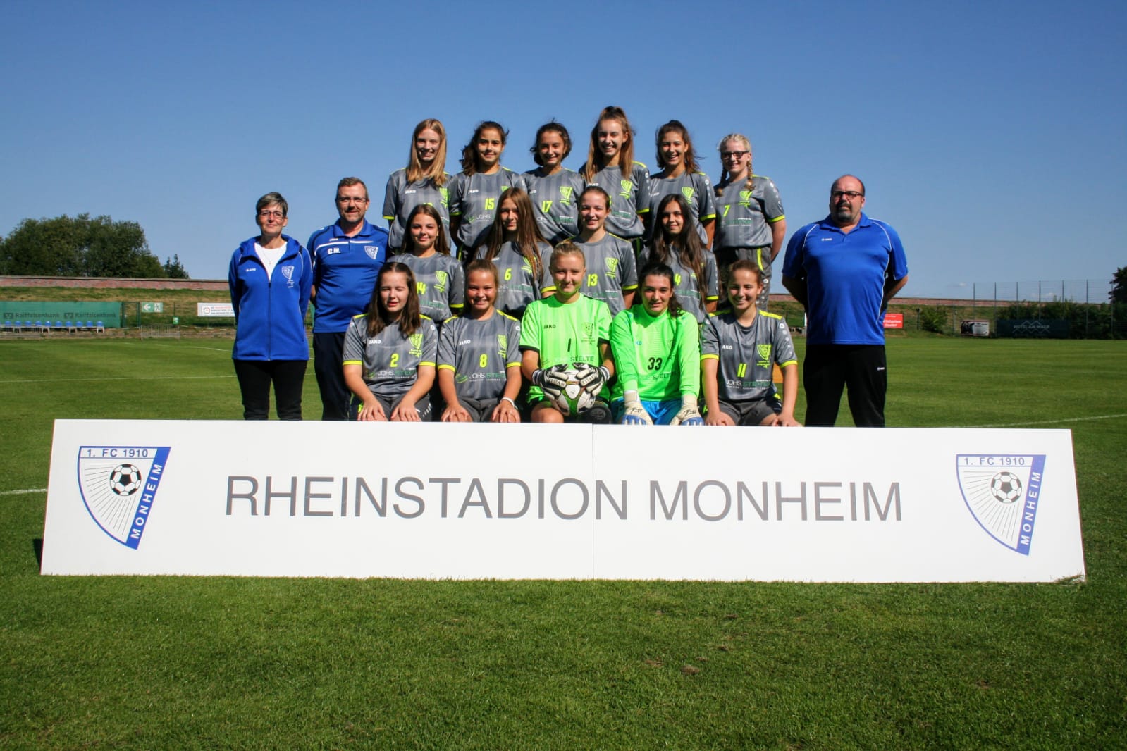 U17